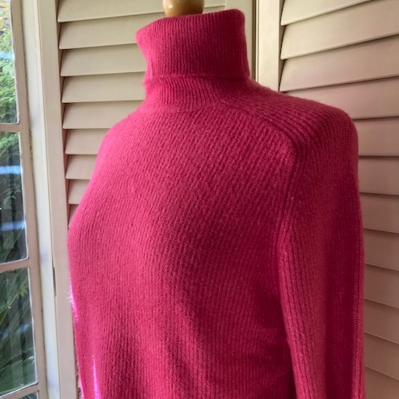 Fuchsia Turtleneck Sweater 🆕 - Picture 3 of 10